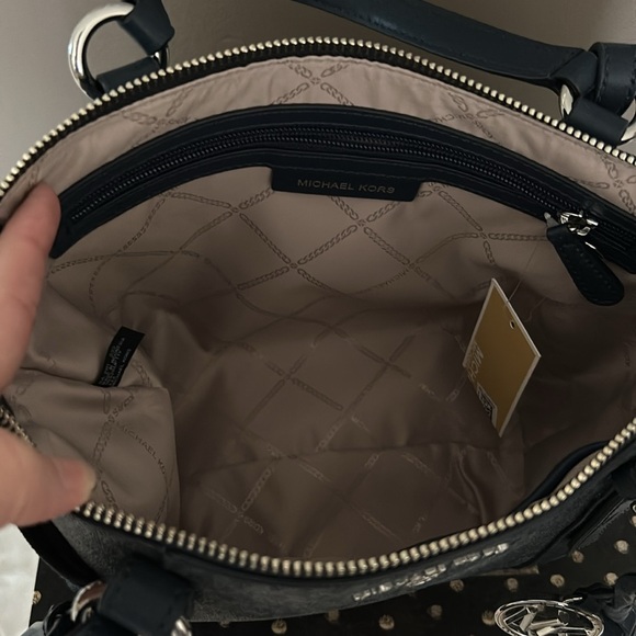 NEW MICHAEL KORS PURSE - Picture 5 of 15